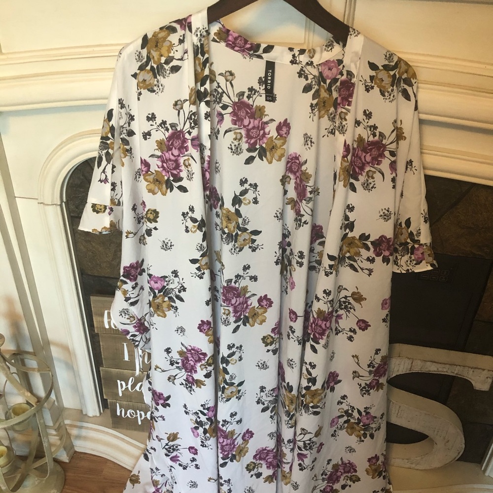 NWOT Torrid Floral Ruana O/S